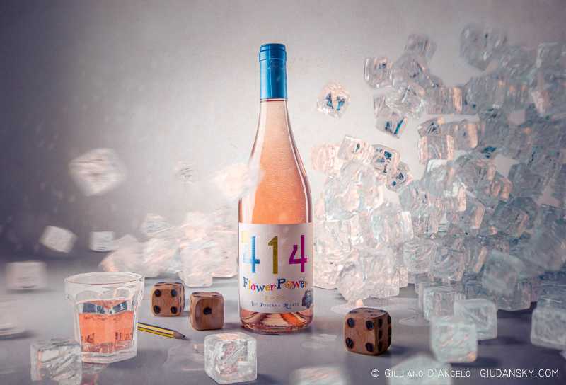 rosé, ice and cubes